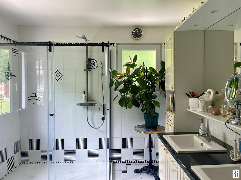 Maison - 220 m² - 5 pièces