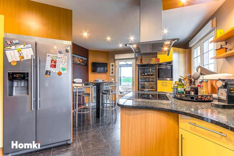 Maison - 210 m² - 8 pièces