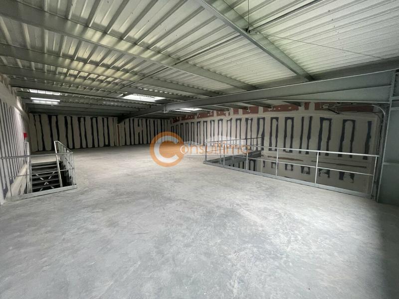 Local d'activité / Entrepôt - 367 m²