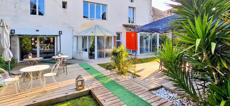 Maison - 335 m² - 8 pièces