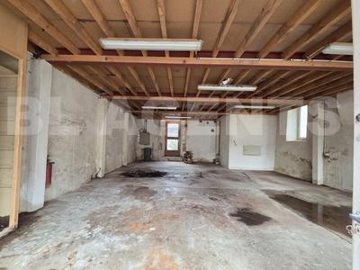 Local d'activités - 79 m² - 1 pièce