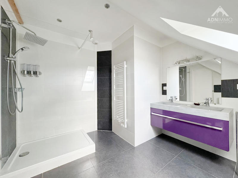 Maison - 230 m² - 5 pièces