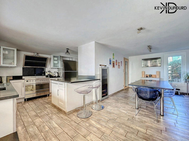 Villa - 285 m² - 11 pièces