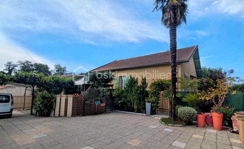 Maison traditionnelle - 186 m² - 8 pièces