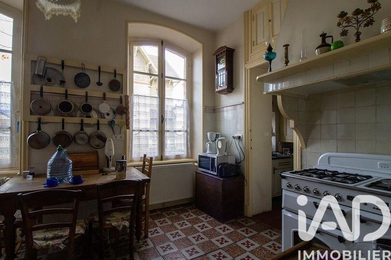 Maison - 345 m² - 11 pièces