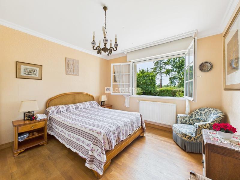 Maison traditionnelle - 215 m² - 9 pièces