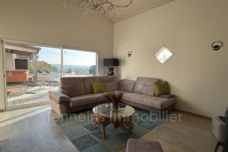 Maison - 270 m² - 8 pièces