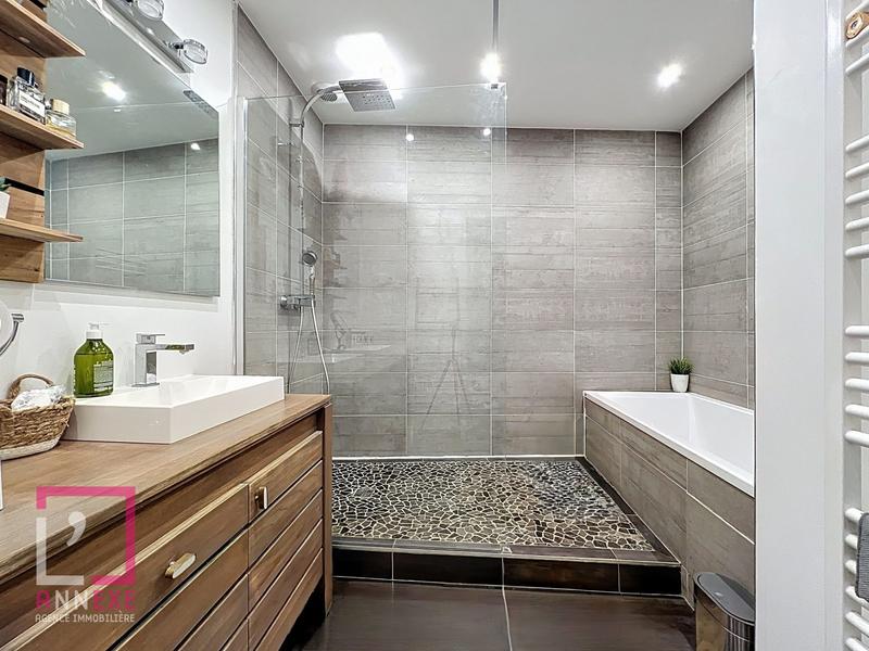 Maison - 95 m² - 4 pièces