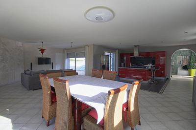 Maison - 200 m² - 7 pièces
