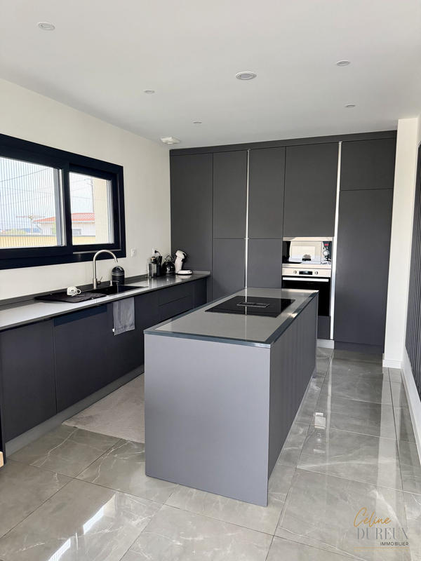 Maison - 140 m² - 5 pièces