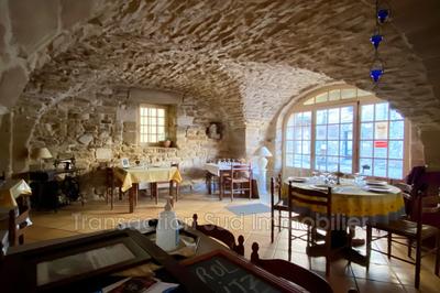 Maison - 640 m² - 16 pièces