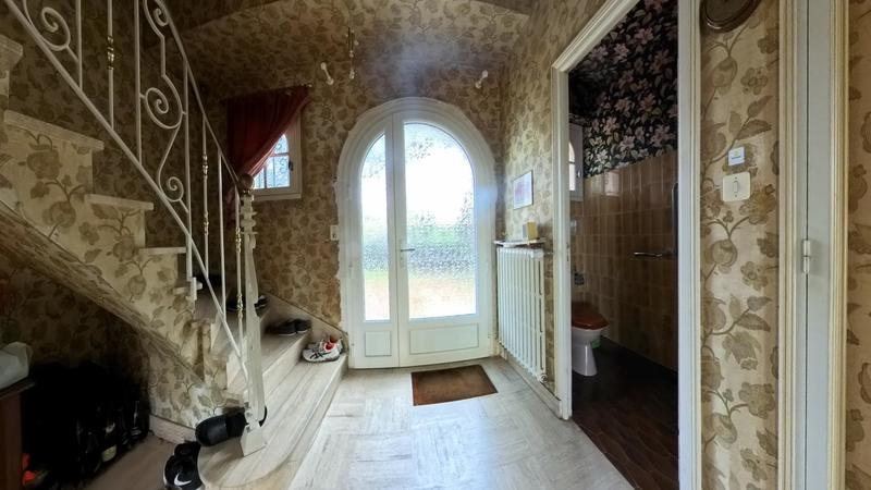 Maison - 248 m² - 8 pièces