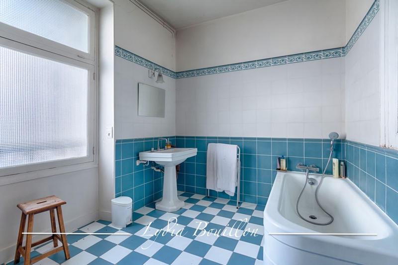 Propriété - 395 m² - 14 pièces