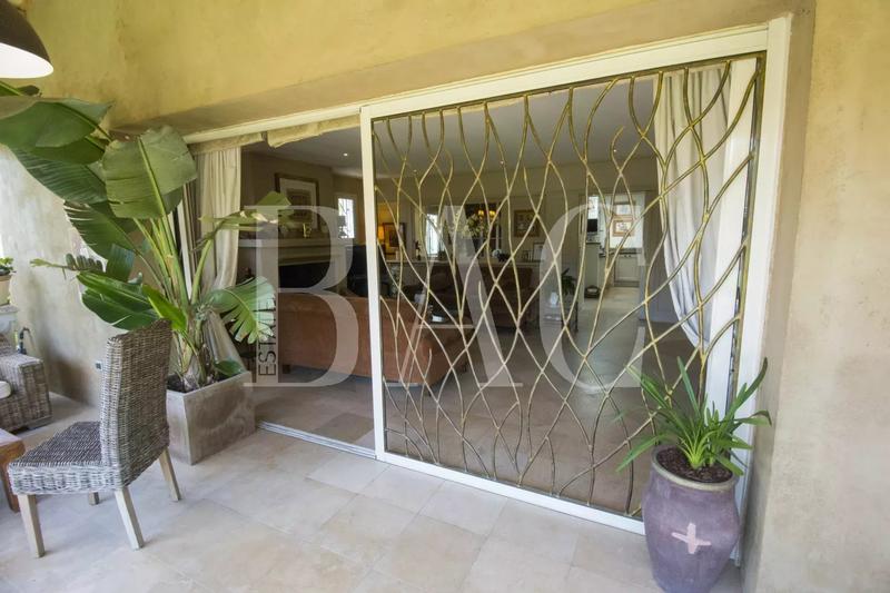 Villa - 402 m² - 12 pièces