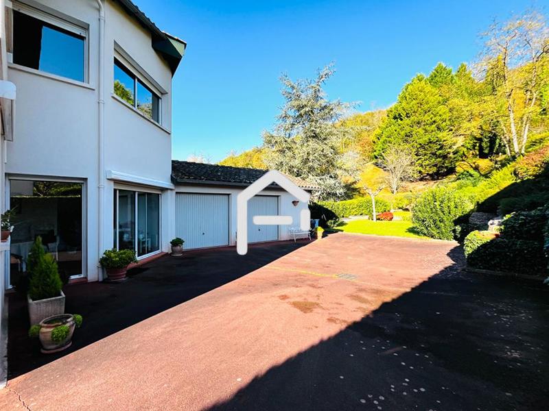 Maison - 190 m² - 7 pièces