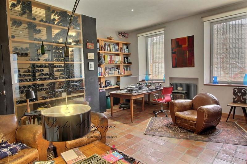 Demeure - 305 m² - 11 pièces