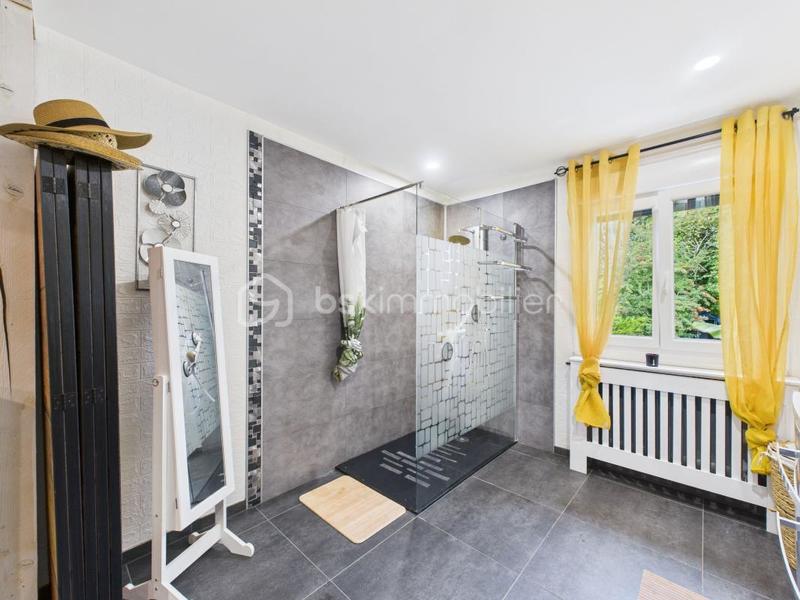 Maison - 183 m² - 7 pièces