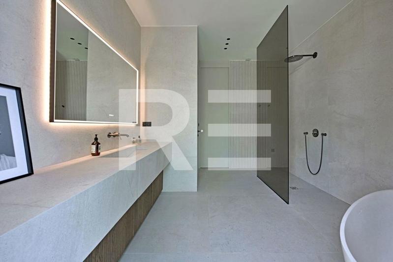 Villa - 240 m² - 6 pièces