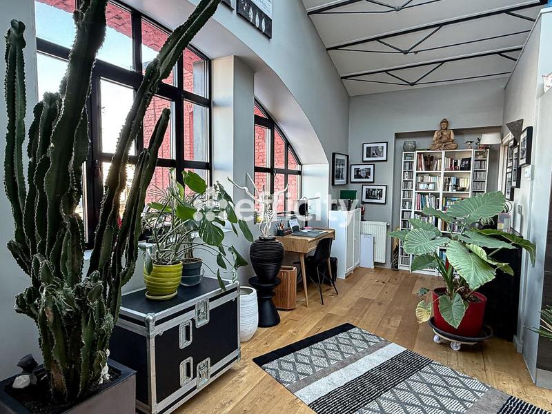 Loft - 144 m² - 5 pièces