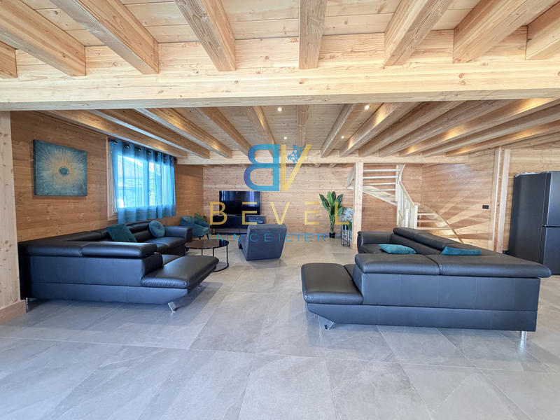 Châlet - 339 m² - 10 pièces