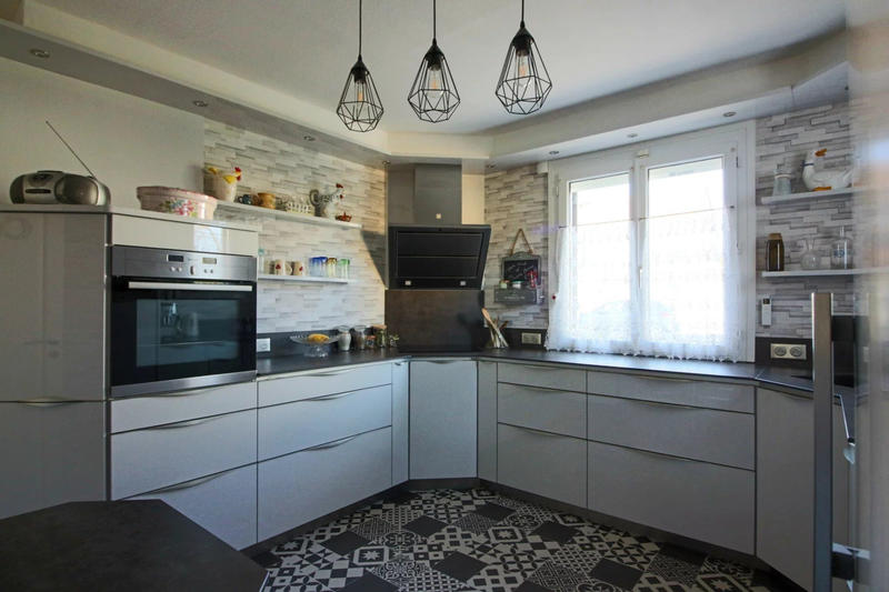 Maison traditionnelle - 138 m² - 6 pièces