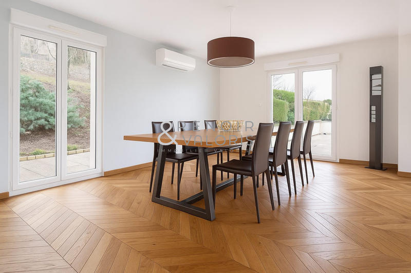 Maison - 269 m² - 7 pièces