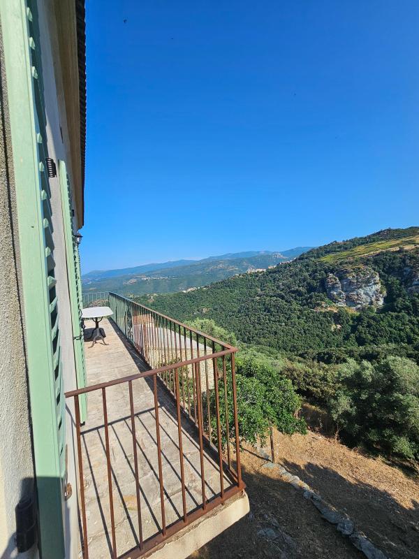 Propriété - 230 m² - 9 pièces