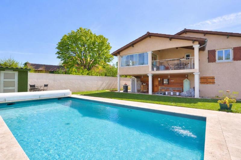 Maison - 223 m² - 8 pièces