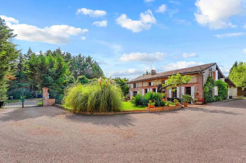 Maison - 300 m² - 11 pièces