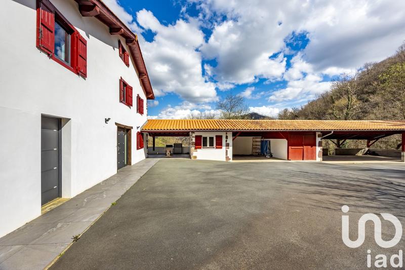 Maison - 240 m² - 5 pièces