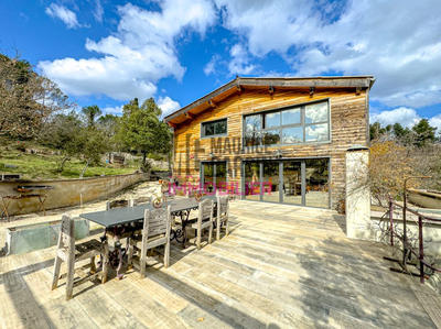 Maison - 228 m² - 5 pièces