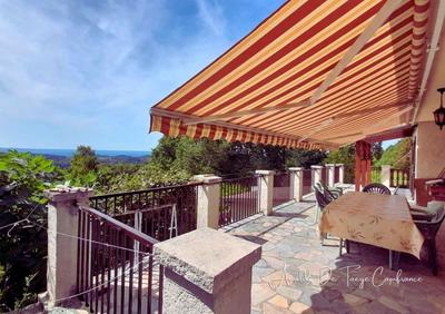 Maison - 262 m² - 10 pièces