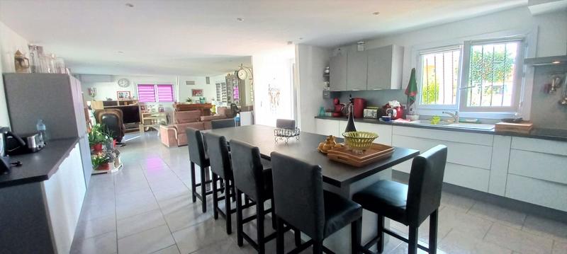 Villa - 220 m² - 8 pièces