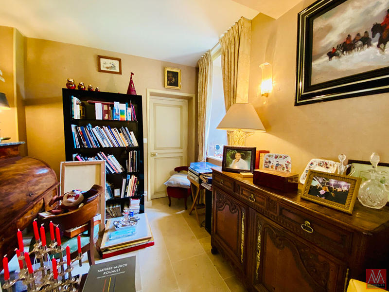 Maison - 300 m² - 10 pièces