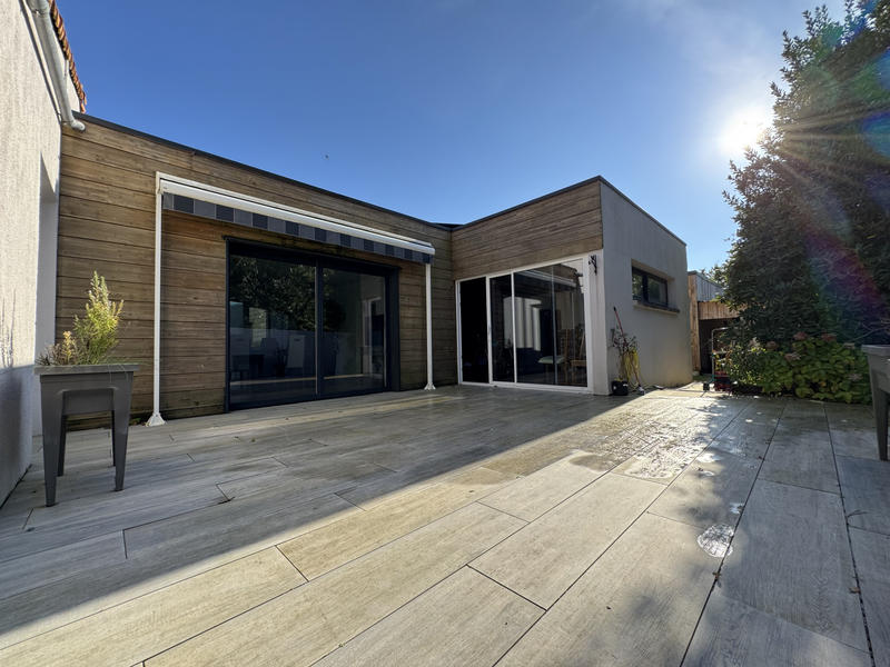 Maison - 290 m² - 9 pièces