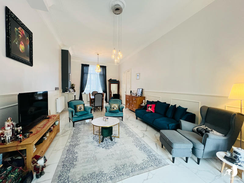 Maison - 218 m² - 8 pièces