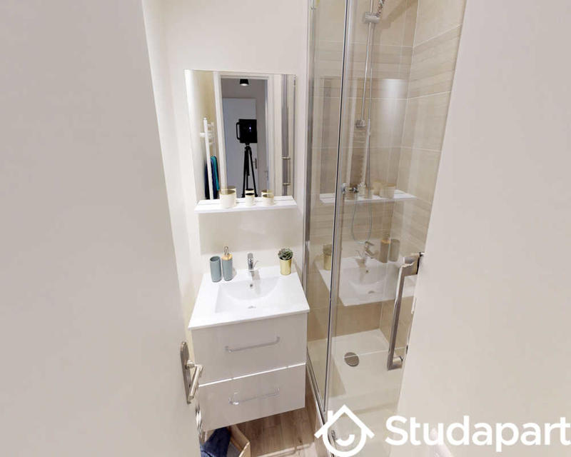 Chambre - 140 m² - 1 pièce