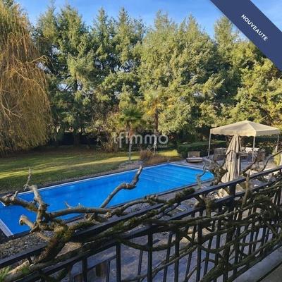 Propriété - 484 m² - 7 pièces