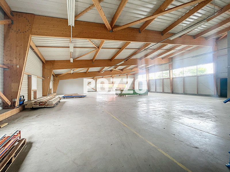 Local d'activité / Entrepôt - 798 m² - 9 pièces