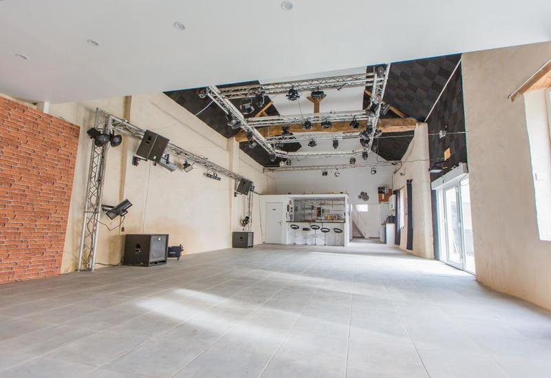 Propriété - 602 m² - 9 pièces