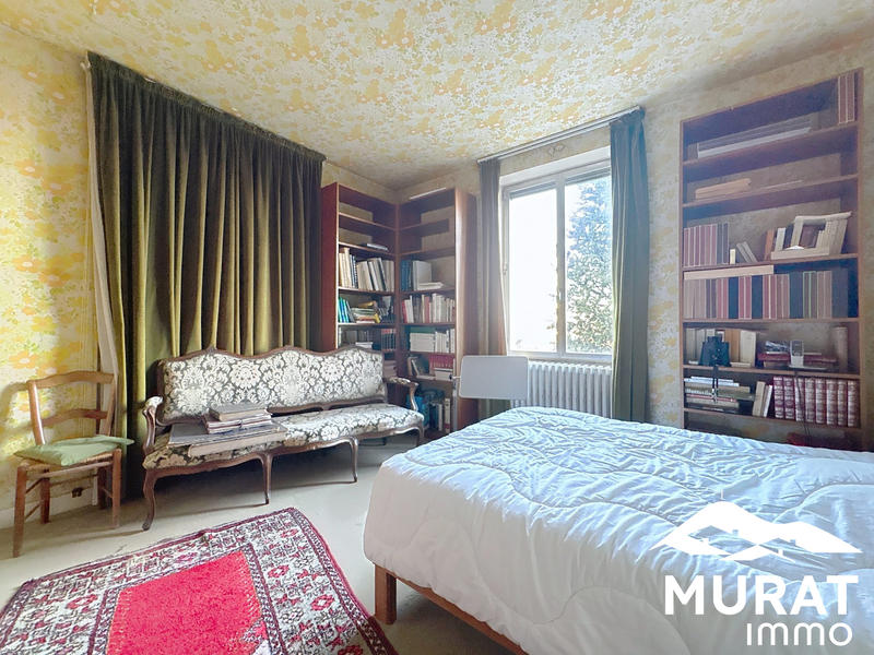 Maison - 238 m² - 9 pièces