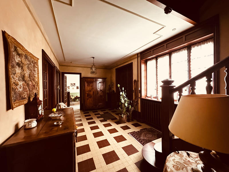 Maison - 316 m² - 9 pièces