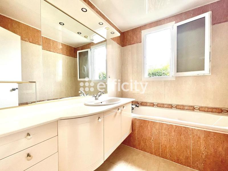 Maison - 140 m² - 7 pièces