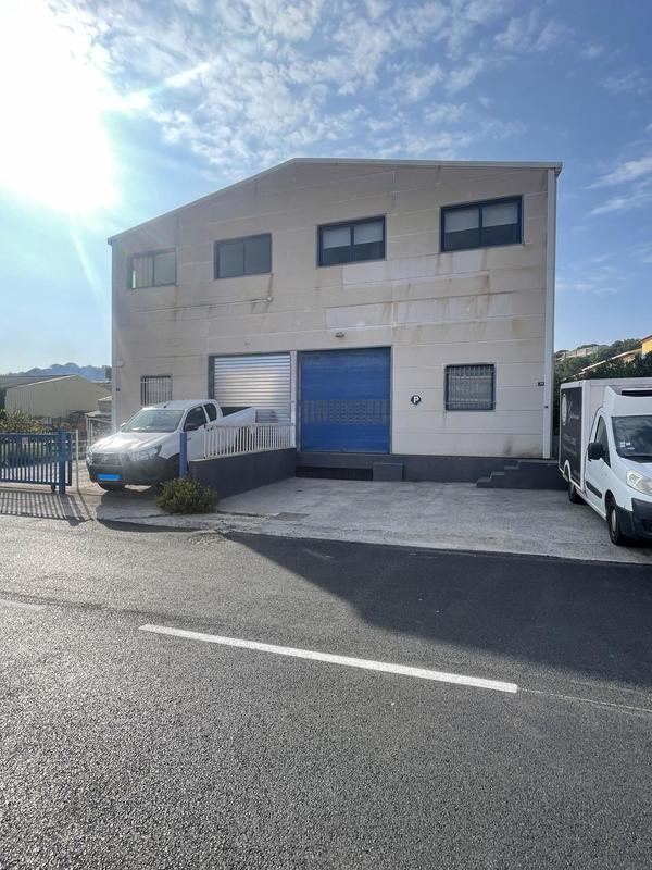 Local commercial - 234 m² - 2 pièces