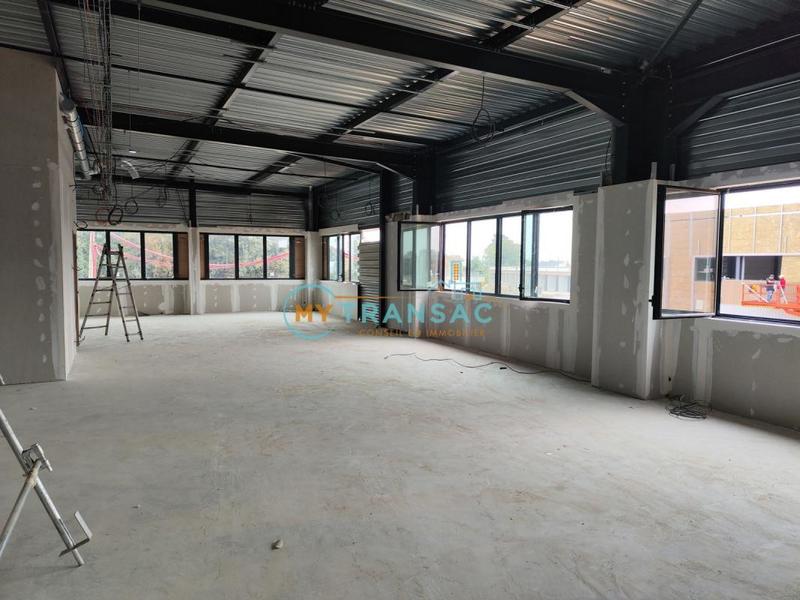 Local d'activité / Entrepôt - 401 m²