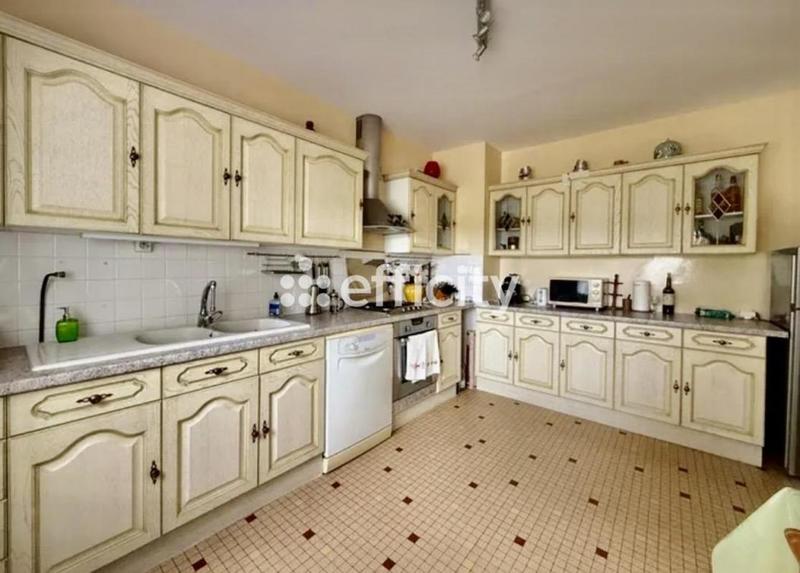 Maison - 205 m² - 8 pièces