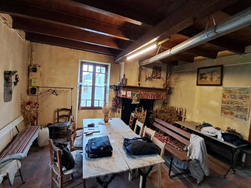 Maison de village - 420 m² - 11 pièces