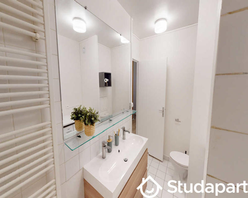 Chambre - 140 m² - 1 pièce