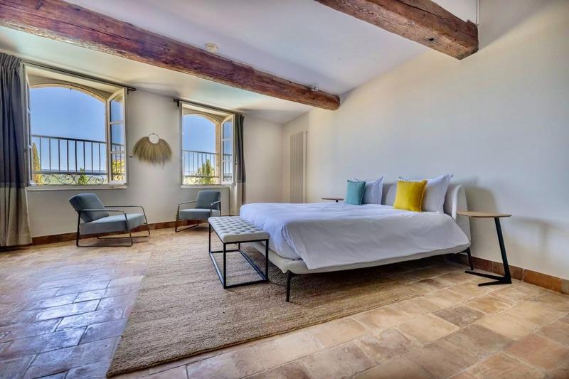 Maison de village - 598 m² - 9 pièces