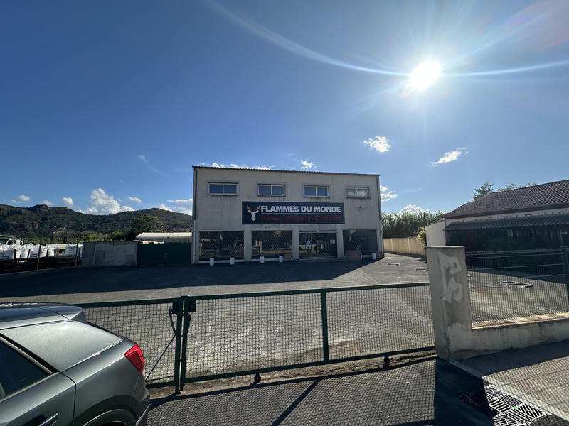 Local commercial - 235 m²